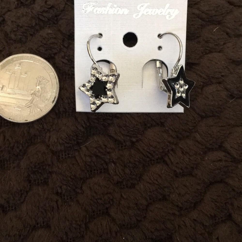 FINAL MARKDOWN Fabulous Star earrings brand new